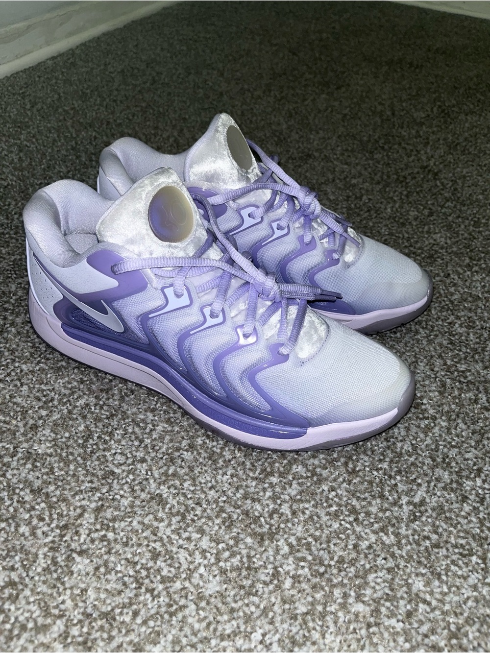 Nike Men’s Lavender and Lilac Gradient Sneakers